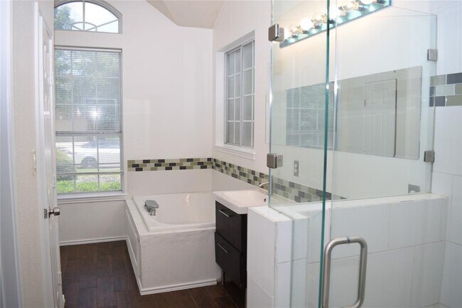Building Photo - 30007 Oakland Hills Dr