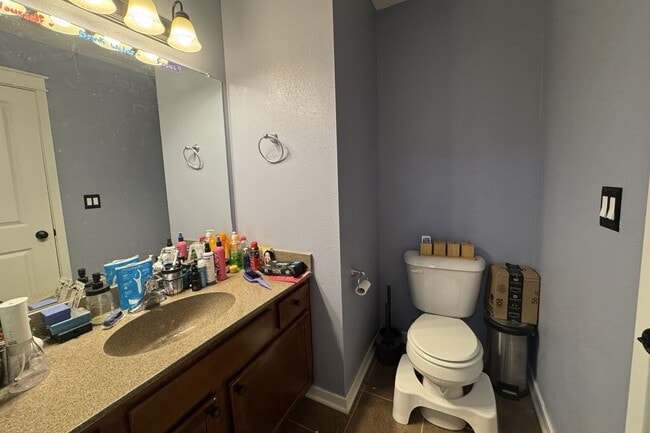 Building Photo - Large 3-Bedroom, 3.5-Bathroom Townhome