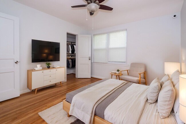 Building Photo - Spacious Starter home with full basement and parking