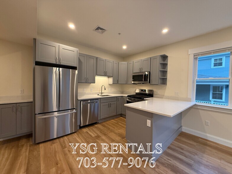 Building Photo - 14 Dorr St