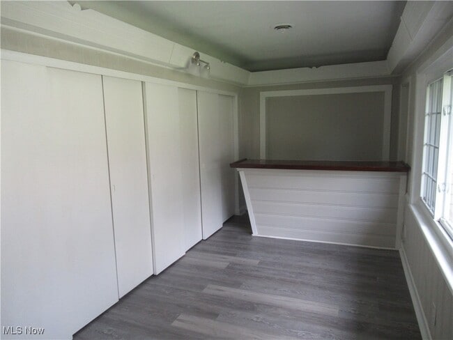 Building Photo - 6453 Poplar Dr