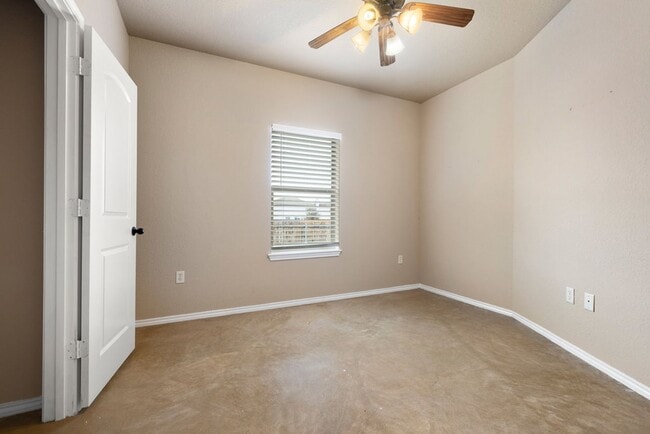 Building Photo - 216 Stone Gate Dr
