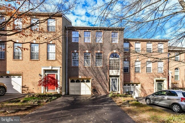 Building Photo - 4014 Rosemeade Dr