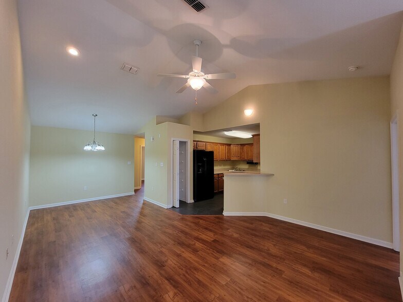 Building Photo - 2372 Quazar Cir