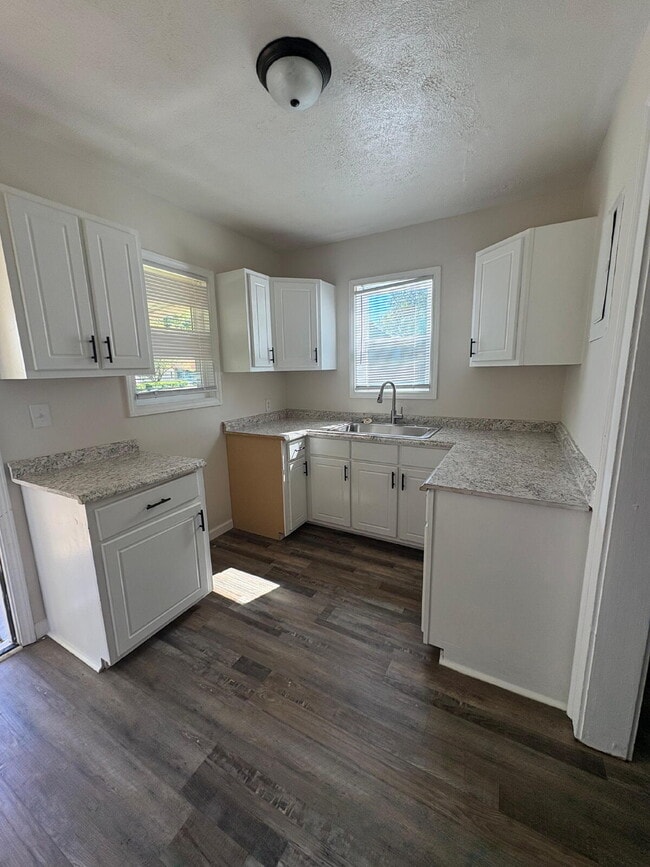 Building Photo - 1207 West Dr