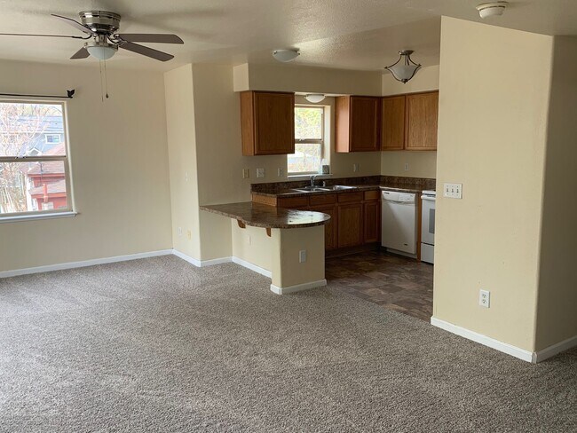 Building Photo - Charming Two Bedroom Apartment in the Heart of Reno