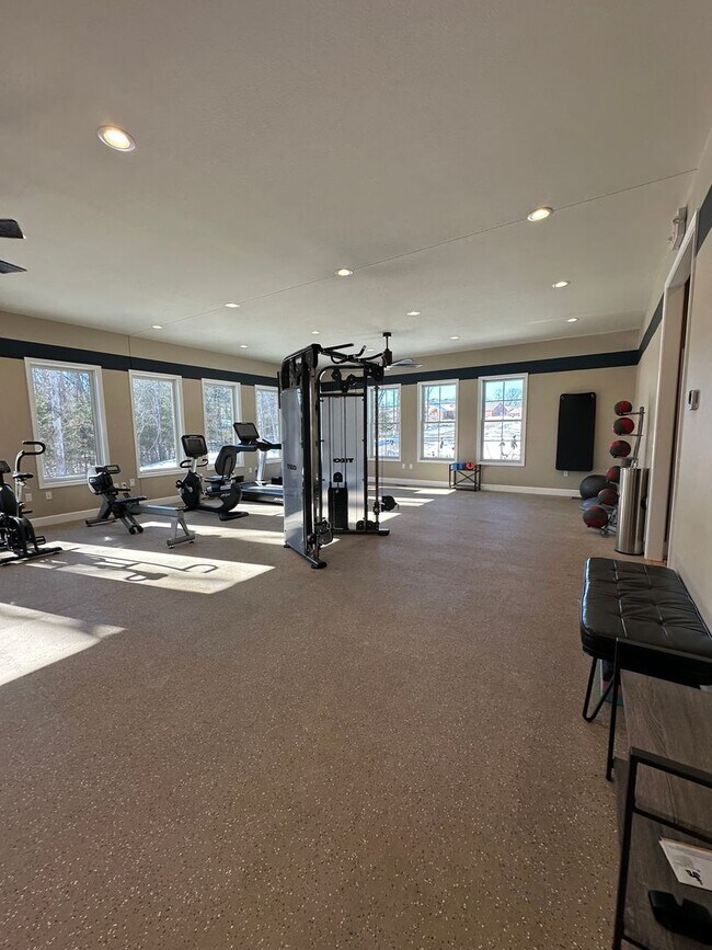 Building Photo - 1121-MF4-E