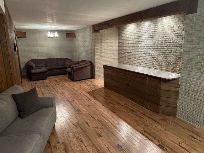 Building Photo - Updated 3BR Home in Prime Wauwatosa Locati...