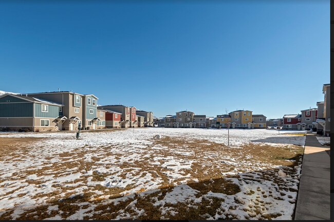 Building Photo - 194 E 700 N