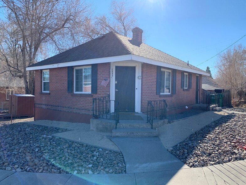 Building Photo - 2000 Plumas St