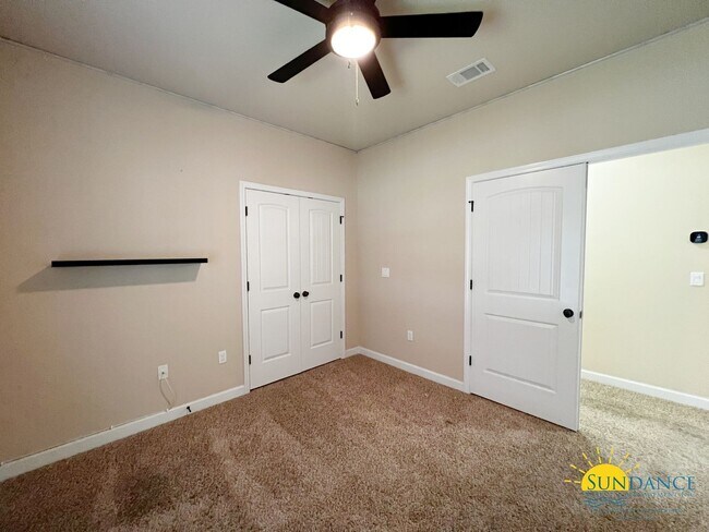 Building Photo - Stunning 4 Bedroom Home in Crestview!