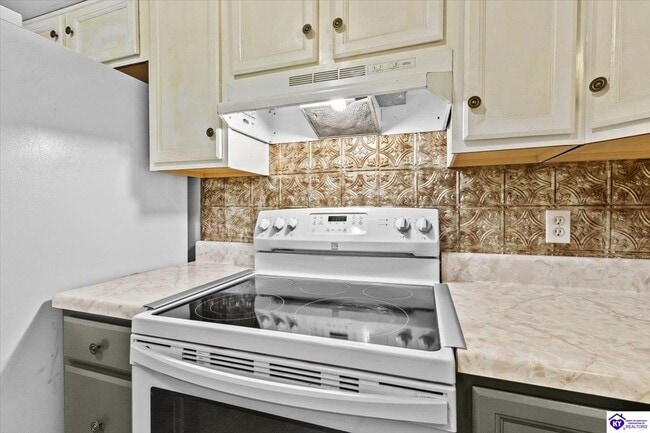 Building Photo - 401 Embry Villa Dr
