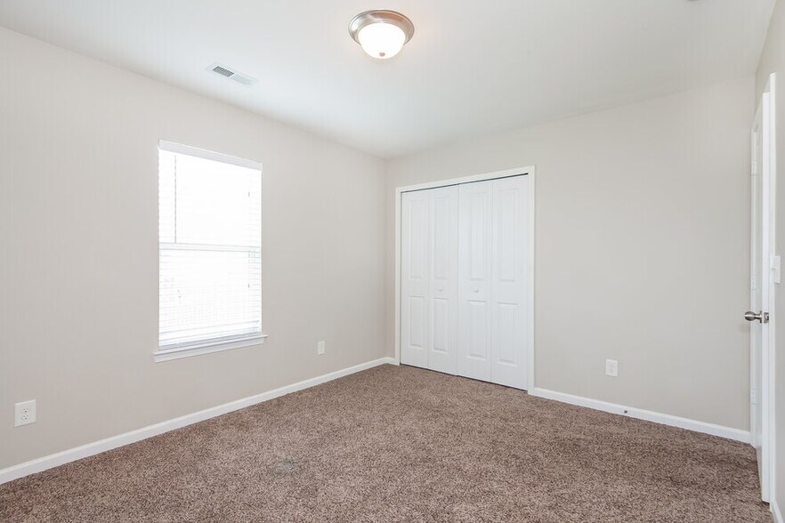 Building Photo - 2913 Westbury Ct