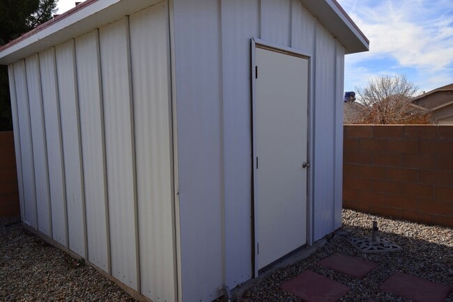 Building Photo - 2BR Plus Bonus Room in the NW!