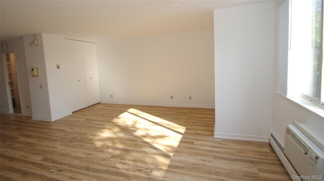 Building Photo - 14 Nosband Ave