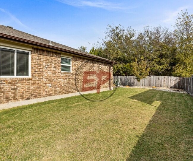 Building Photo - 709 Pebble Creek Dr