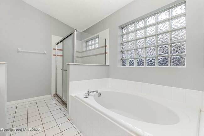 Building Photo - 2187 Hedgerow Dr