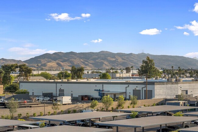 Building Photo - 711 W Broadway Rd