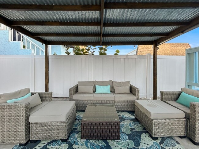 Building Photo - 14135 Palm St