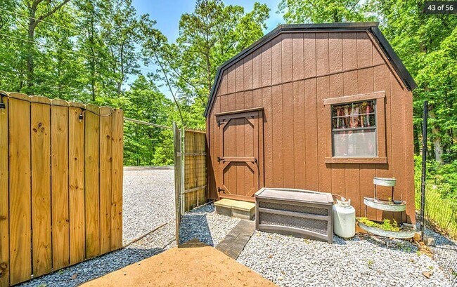 Building Photo - Old Mountain Road 3568-3570