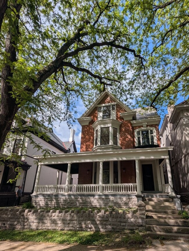 Building Photo - Beautifully Renovated, Elegant Apartments in Historic Covington