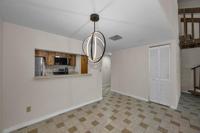Building Photo - 2581 Countryside Blvd