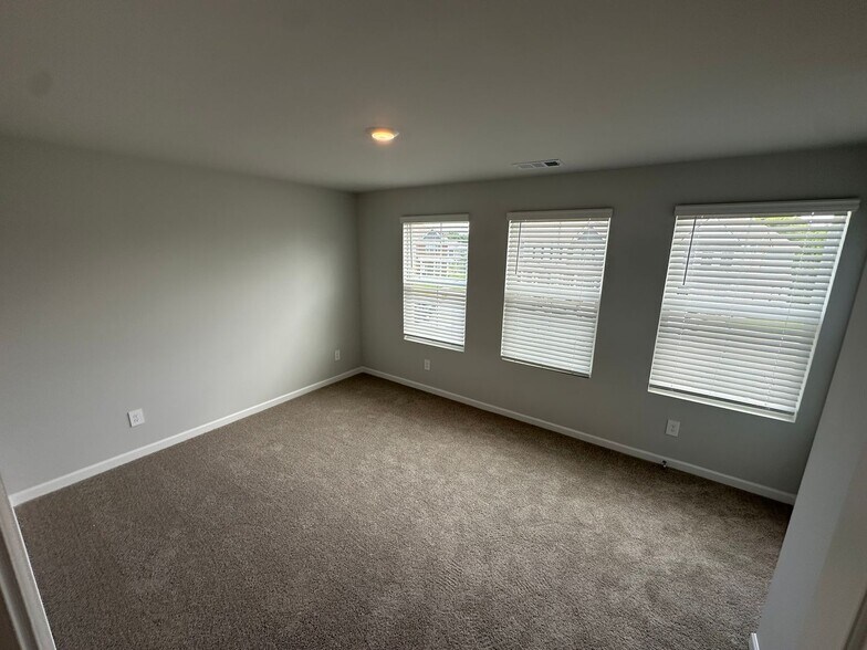 Building Photo - 812 Quinn Dr