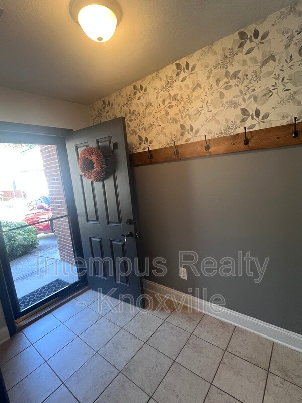 Building Photo - 1420 Hazelgreen Way