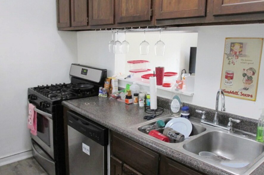 Building Photo - 732 W Roscoe St