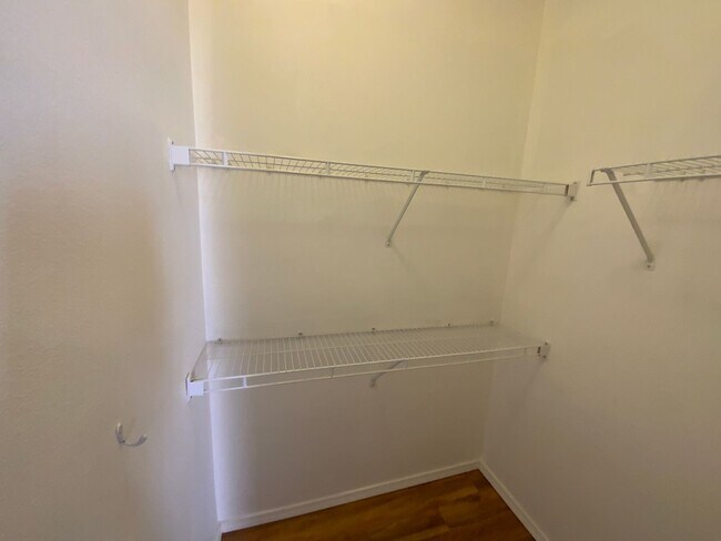 Building Photo - 3 Bedroom Single Story Home Available Near...
