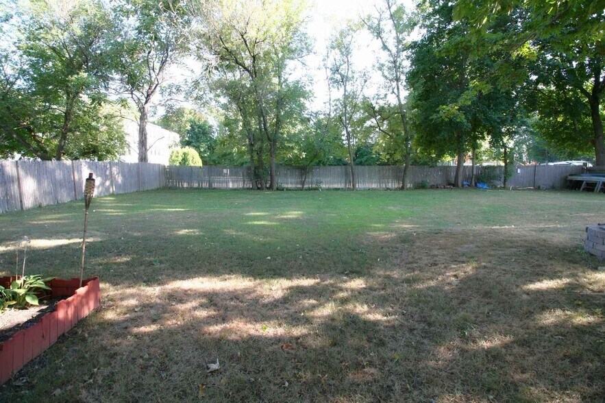 Building Photo - 10 Trakey St