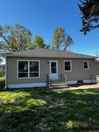 Building Photo - 903 E Hopkins Dr