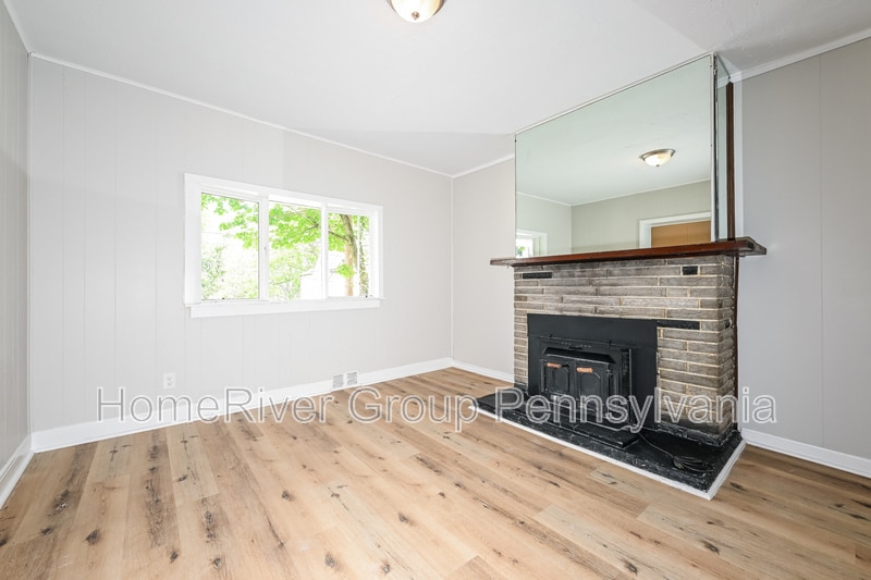 Building Photo - 742 McLain St
