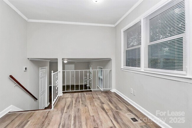 Building Photo - 911 Bannister Pl