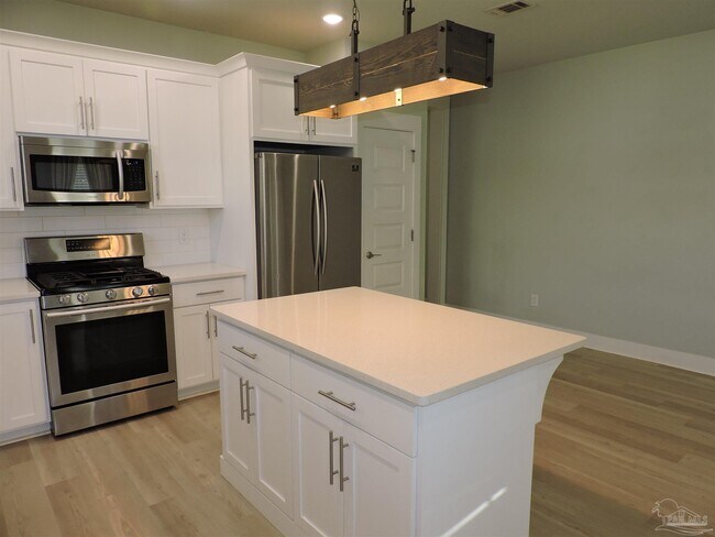 Building Photo - 1058 W Brainerd St