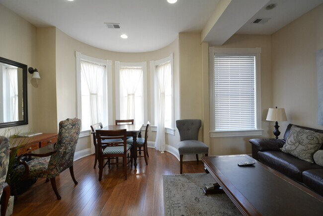 Building Photo - 118 3rd St SE