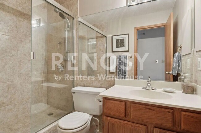 Building Photo - Available July 15th 2 Bedroom 2 Bath Condo in Minneapolis