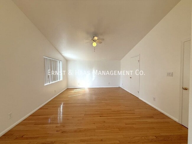 Building Photo - 4723 Blackthorne Ave
