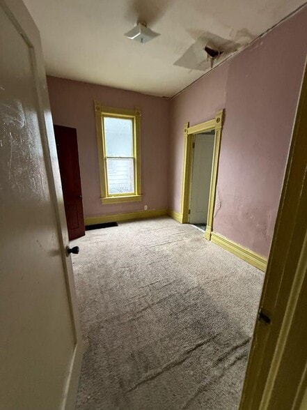 Building Photo - 968 W View St