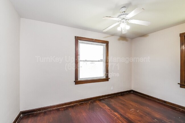 Building Photo - 422 Plaza Ave
