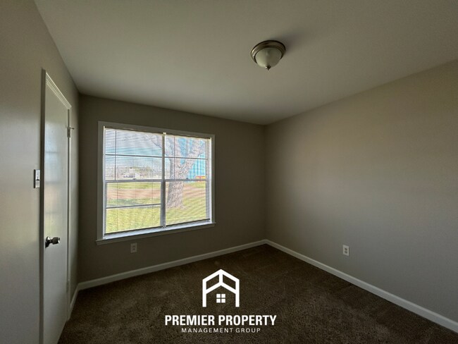 Building Photo - Spacious 3BR/2BA Home in Walls, MS | Brick Fireplace & Large Fenced Backyard