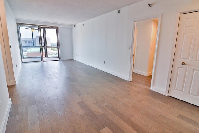 Building Photo - 24 Courthouse Sq