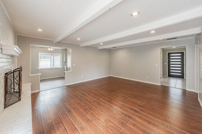 Building Photo - 1300 Potomac Dr