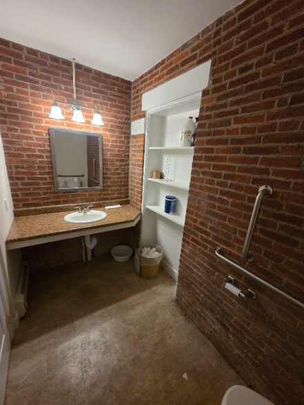 Building Photo - 806 13th St