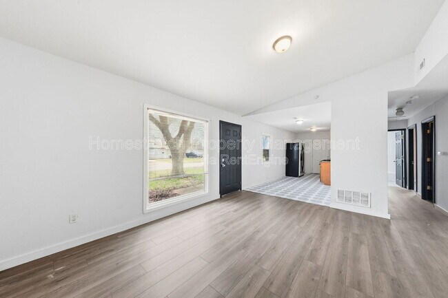 Building Photo - 133 St Thomas Ln