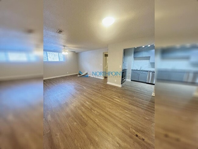 Building Photo - 2BR/1BA| Newly Renovated  Unit | With Central Air | In Kansas City!