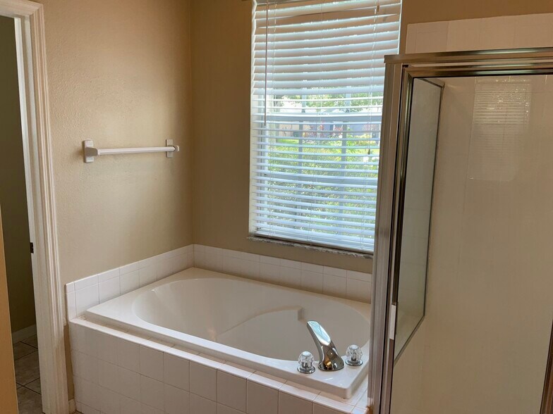 Building Photo - 2804 Spring Meadow Dr