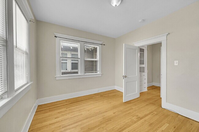 Building Photo - $3,400.00, 4 bed, 3 bed, located in Denver...