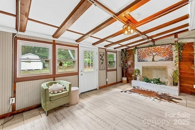 Building Photo - Country Living