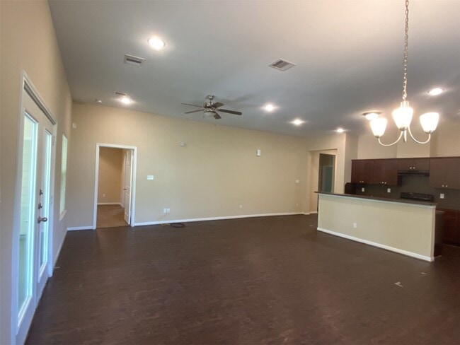 Building Photo - 618 Shady Lake Dr